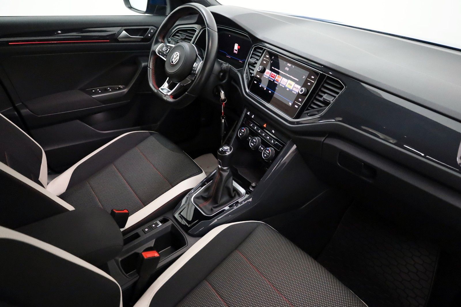 Fahrzeugabbildung Volkswagen T-Roc Sport Navi,LED,SH,Kamera,ACC,App Connect