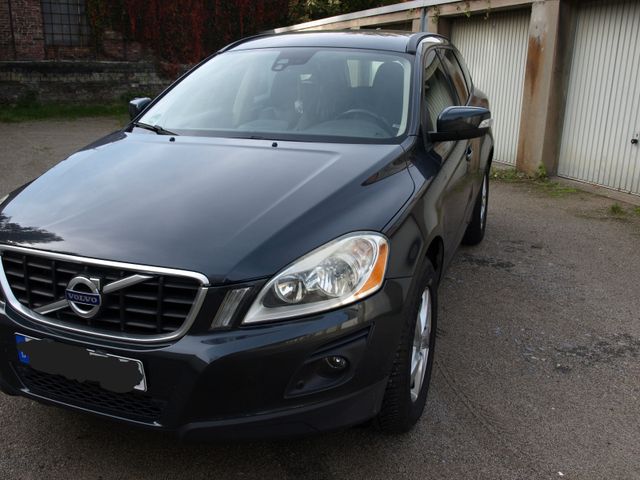 Volvo XC60 2.4D 5D /Car Play Sehr 