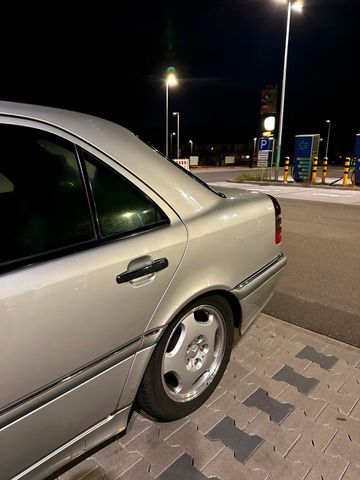 Mercedes-Benz W202 C240