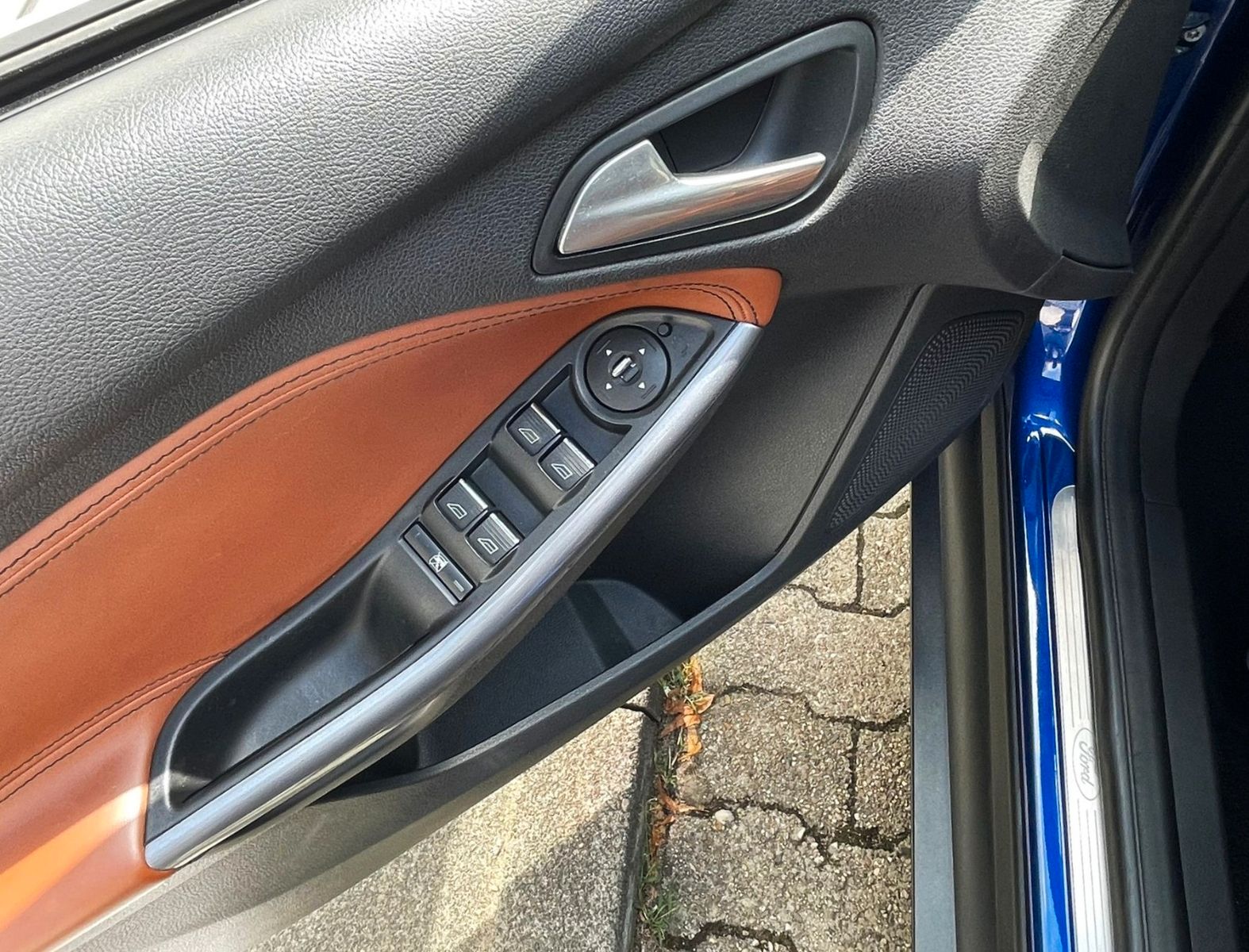 Fahrzeugabbildung Ford FOCUS TITANIUM 2.0 AUT. LEDER NAVI XENON AHK "18