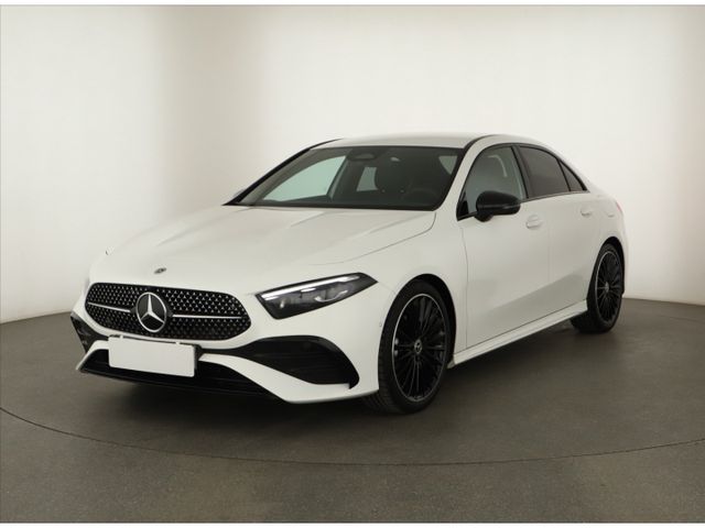 MERCEDES-BENZ A 200 AMG Line Multibeam LED+Night Paket+Kamera