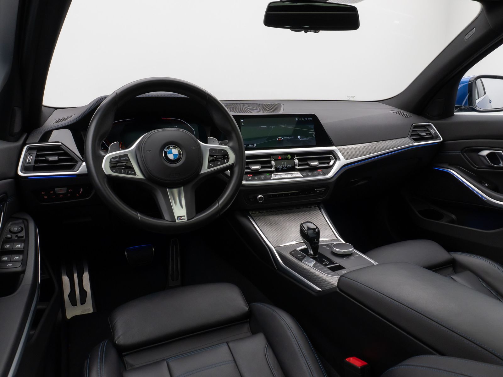 Fahrzeugabbildung BMW 320i M Sport Panorama Kamera HUD DAB HiFi Laser