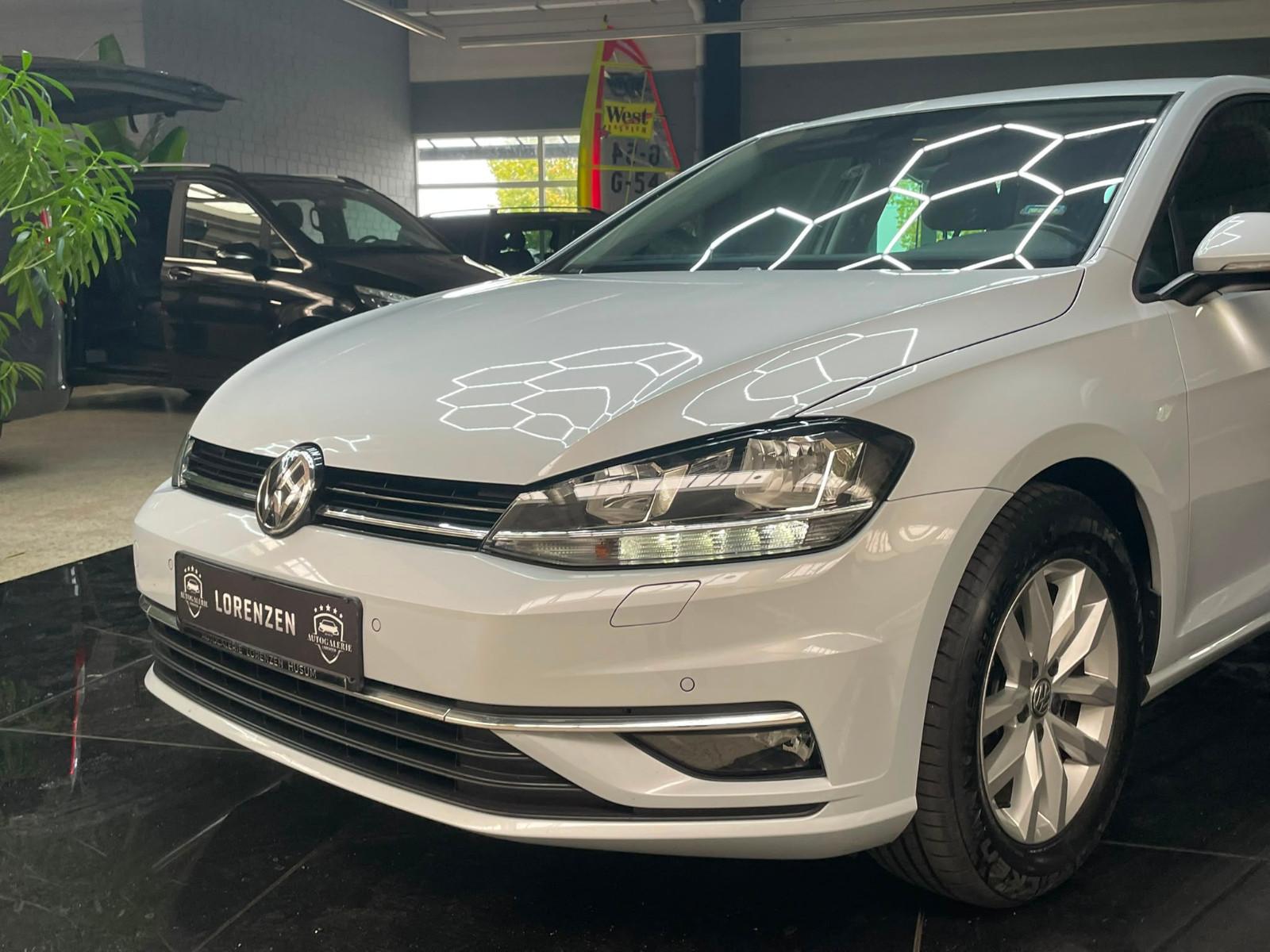 Volkswagen Golf VII Lim. Sound DSG / Carplay / Xenon