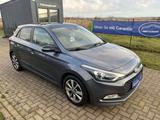 Hyundai i20+Klimaa.+Tempomat+R.Kamera+Panorama+AHK+PDC - Hyundai i20: Schiebedach