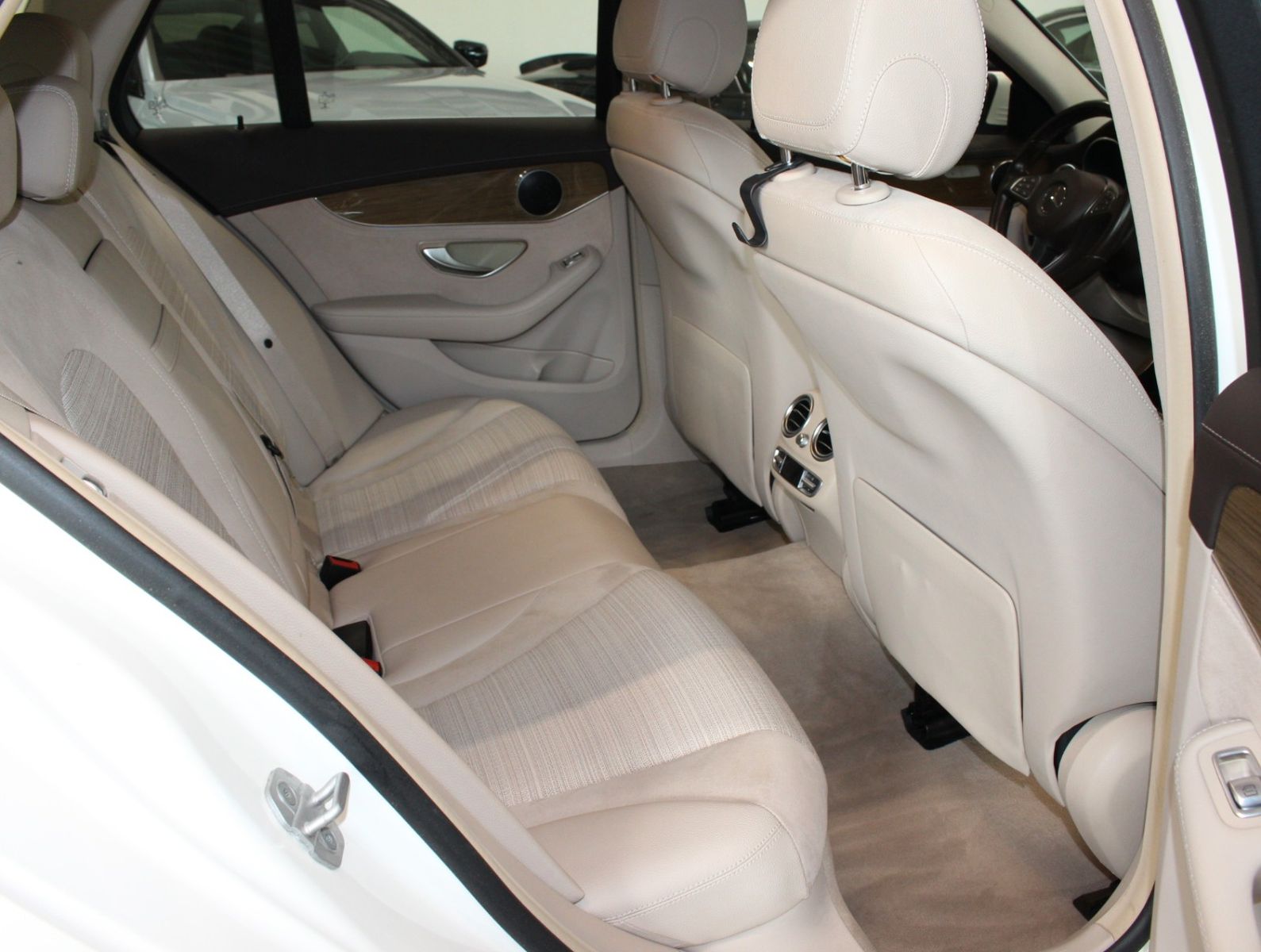 Fahrzeugabbildung Mercedes-Benz C 250 BlueTEC T EXCLUSIVE*AHK*HUD-UP