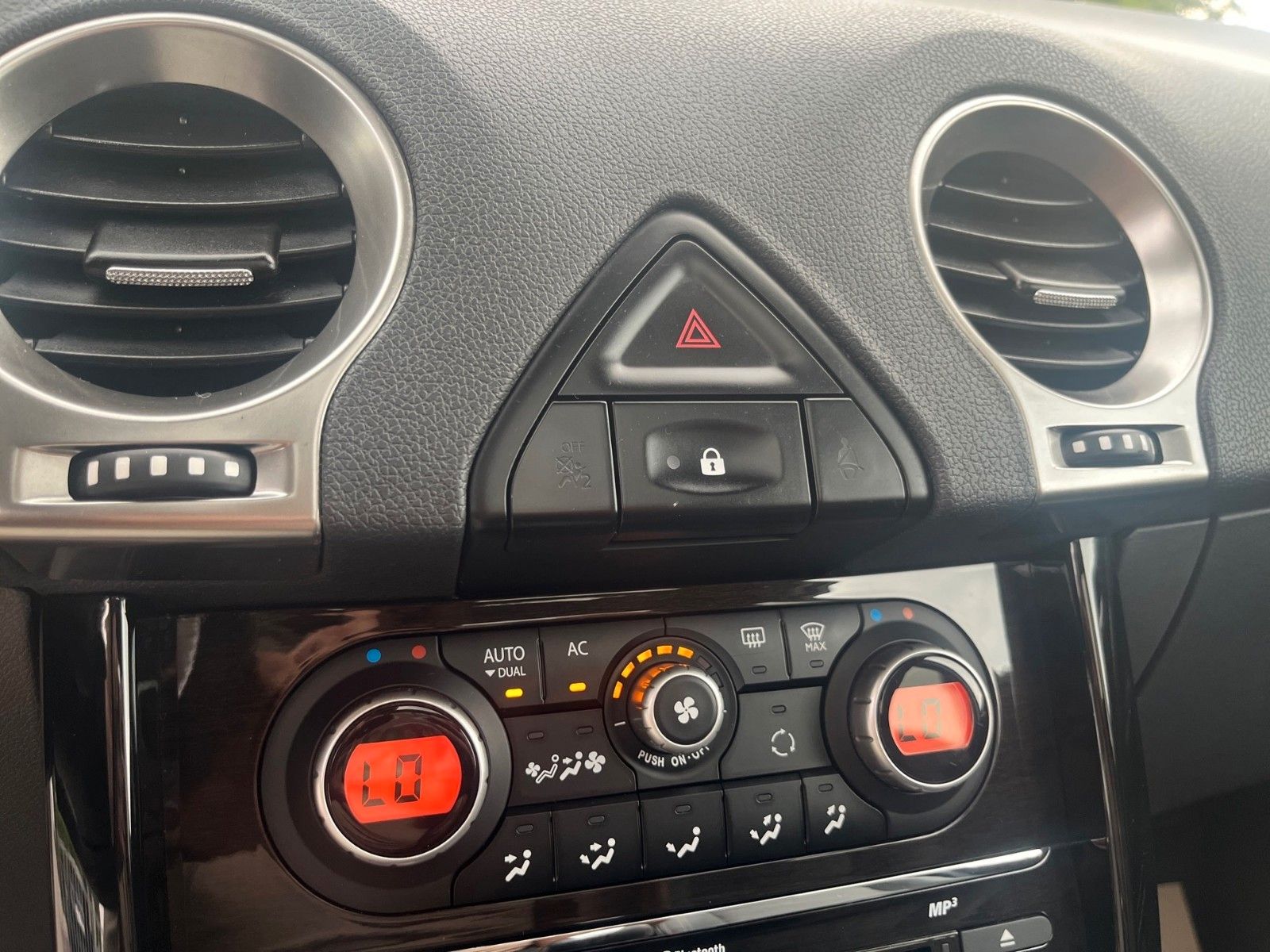 Renault Koleos dCi 175 FAP 4x4 Night and Day – Bild 15