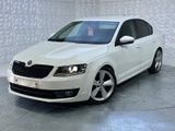 Skoda Octavia 1.8 TSI Green tec DSG Elegance+GEWERBE+ - Skoda Octavia mit Benzin-Antrieb: Limousine, 1.8