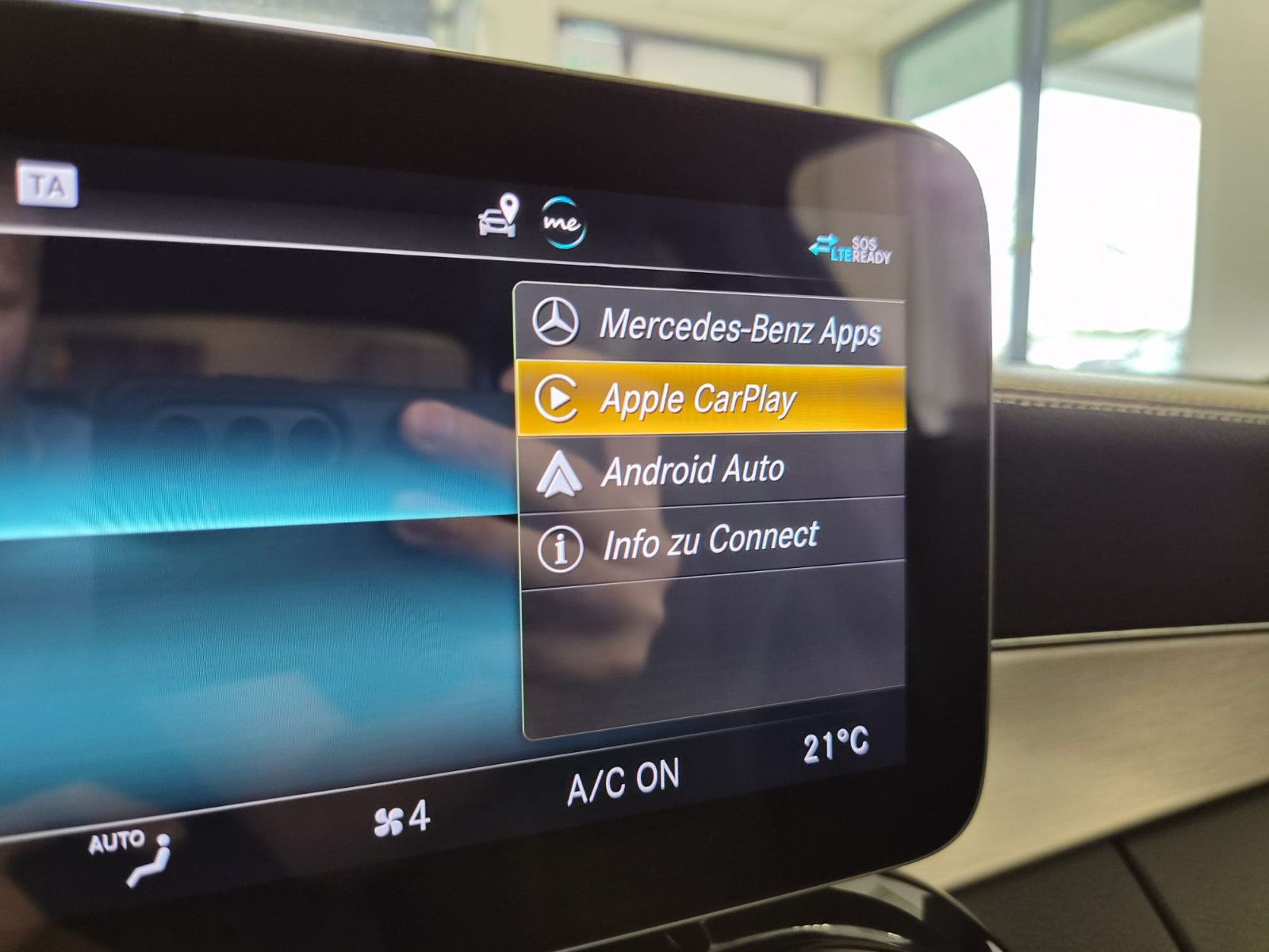Fahrzeugabbildung Mercedes-Benz C 300 e Limousine/HIGH PERF. / KAMERA / AMG