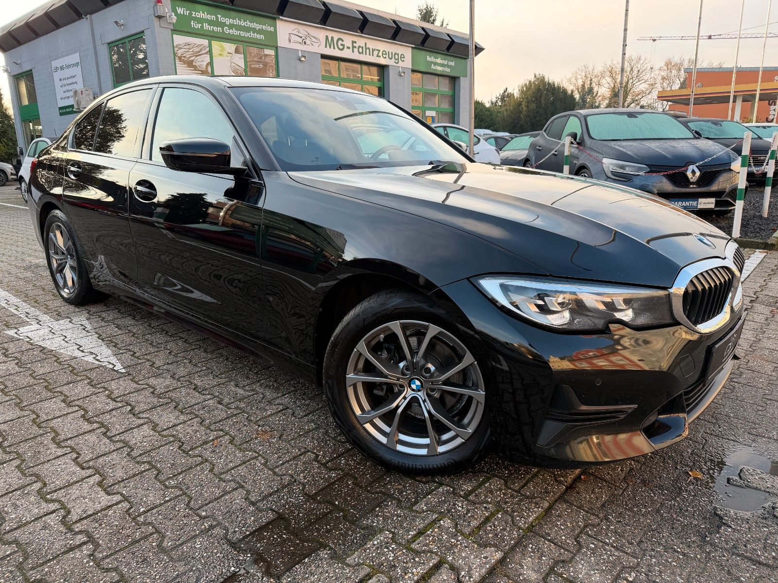 Fahrzeugabbildung BMW 318 d Sport Line NAVI STANDH LEDER LENKRADHEIZ.