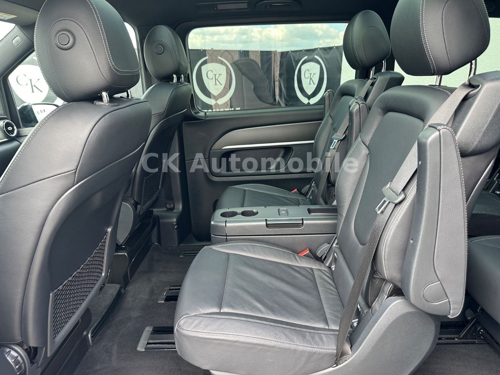 Fahrzeugabbildung Mercedes-Benz V 300d 4 Matic AVANTGARDE AMG-Line/6 Sitze/Pano