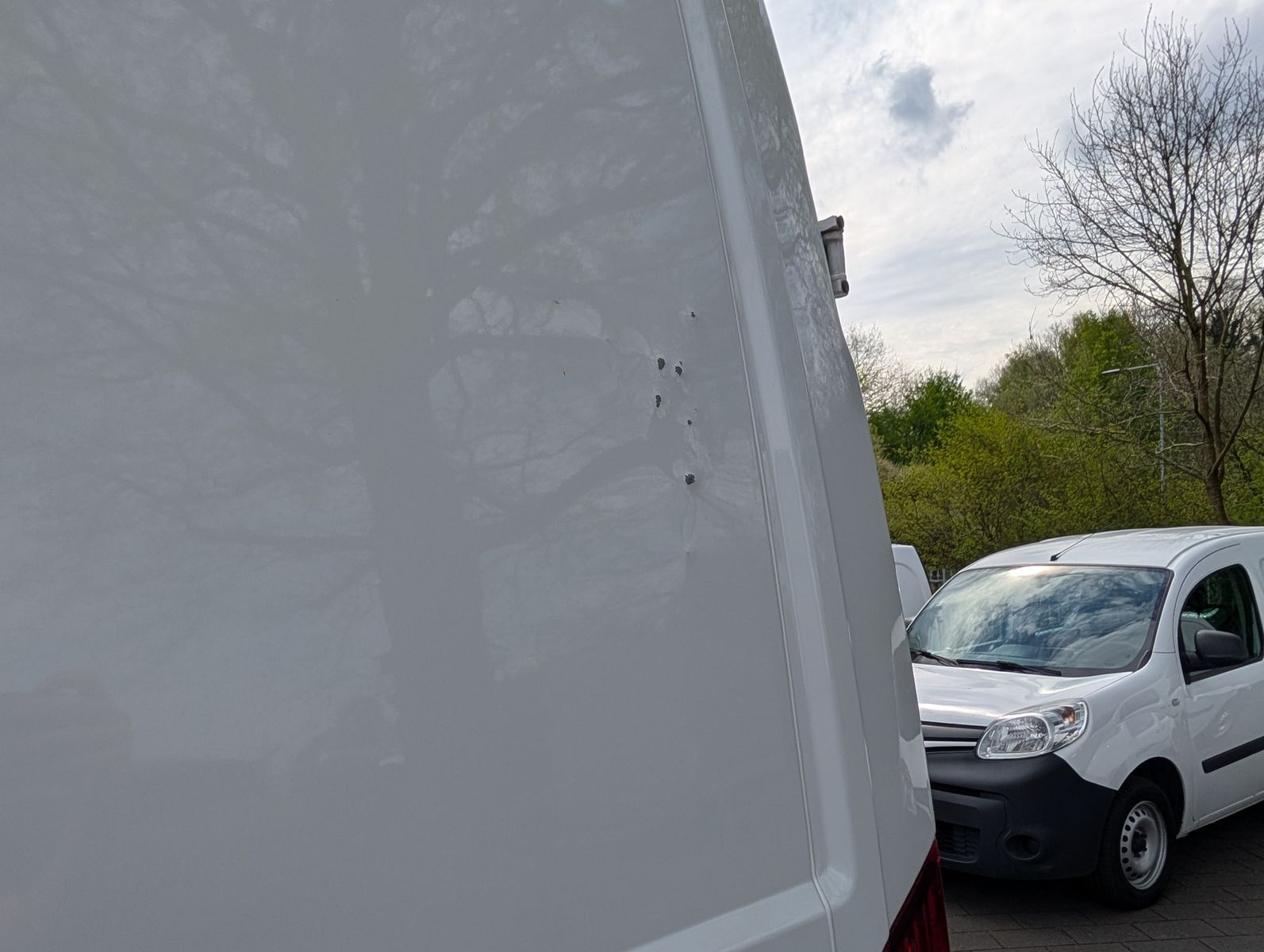 Fahrzeugabbildung Iveco 35S18V 4100L Daily 3.0L HI-Matic Holzboden Kamer