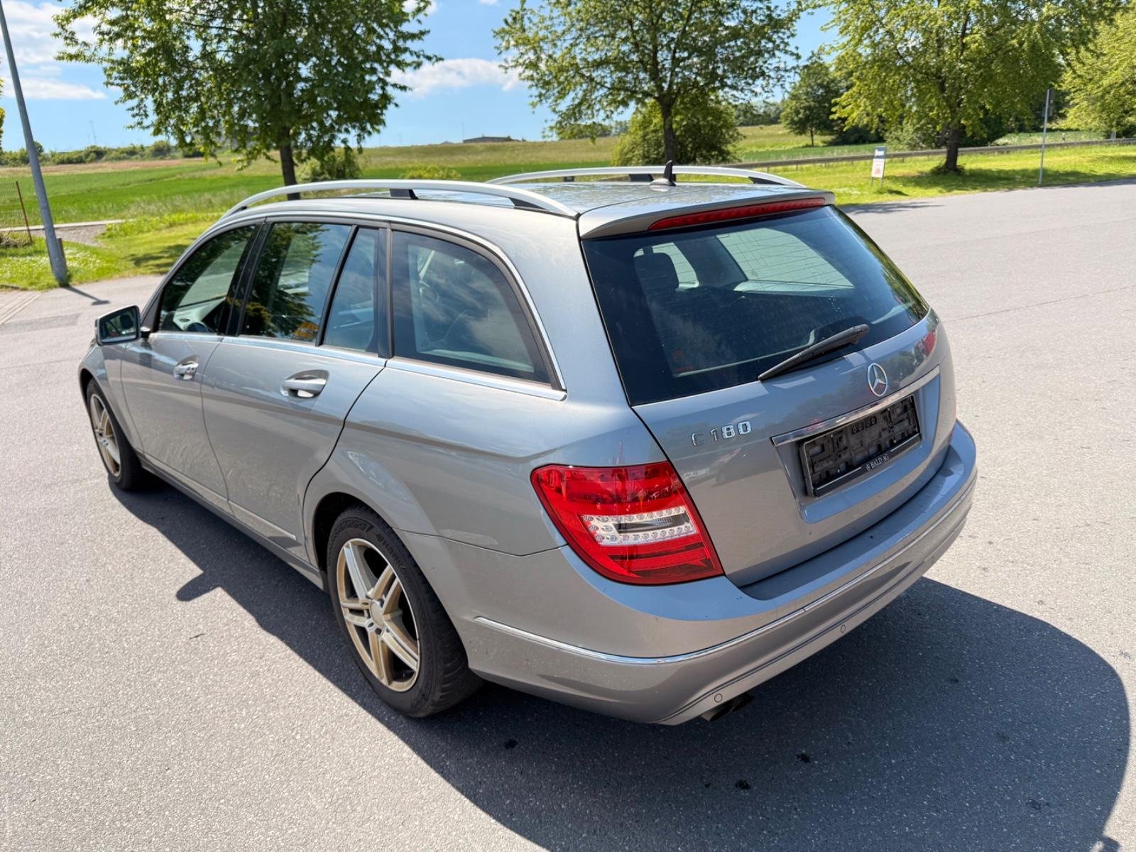 Mercedes-Benz C180 2013 — двигун 1.595 cm³, 156 HP (115kW)