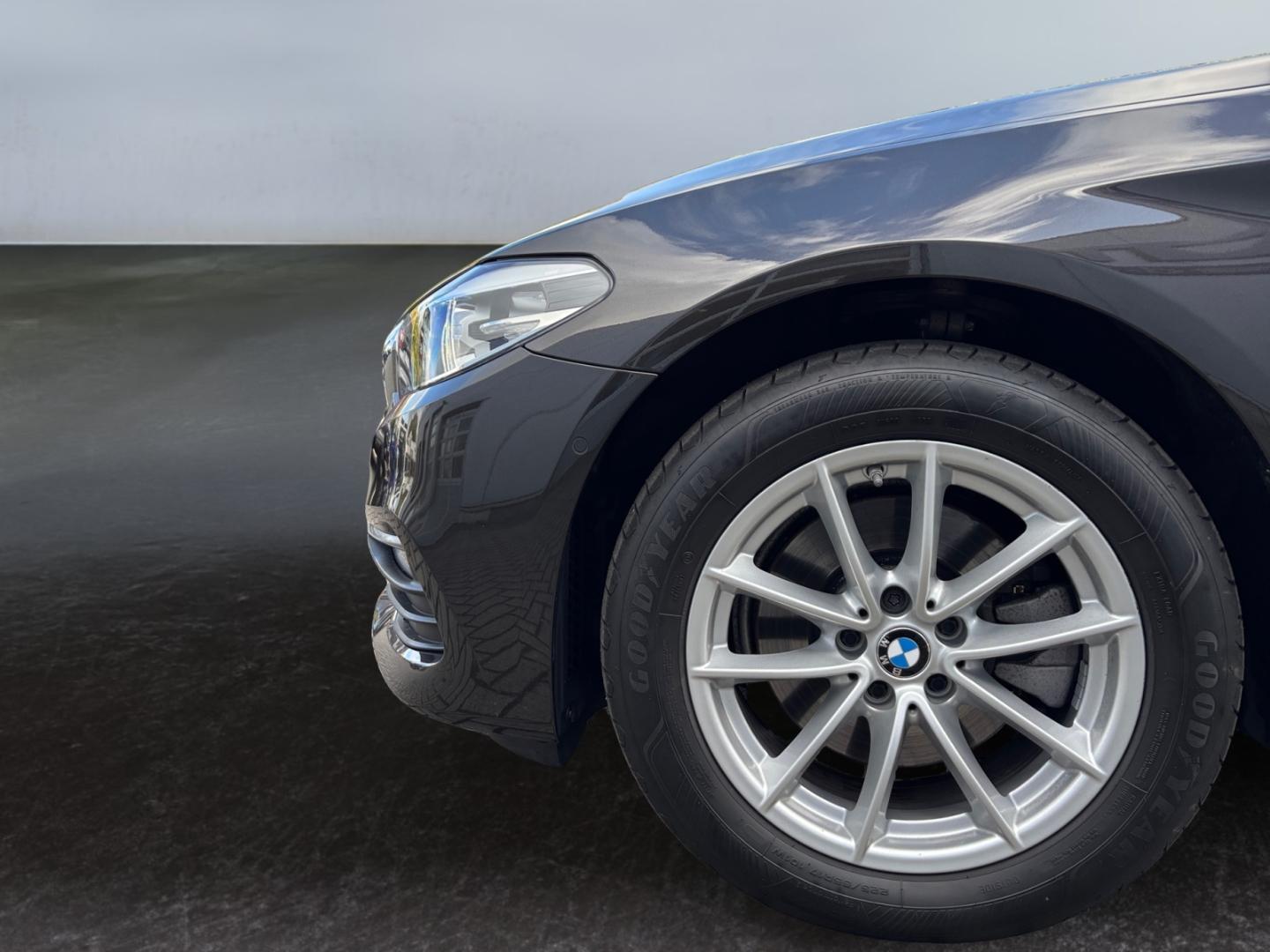 BMW 520 d Touring *LED*360°*Pano*AHK*PDC*Niveau*SHZ*