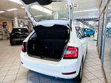Skoda Fabia Ambition App-Connect,PDC,Kamera,SH - Skoda Fabia mit Benzin-Antrieb: Weiß, Limousine, Klimaanlage