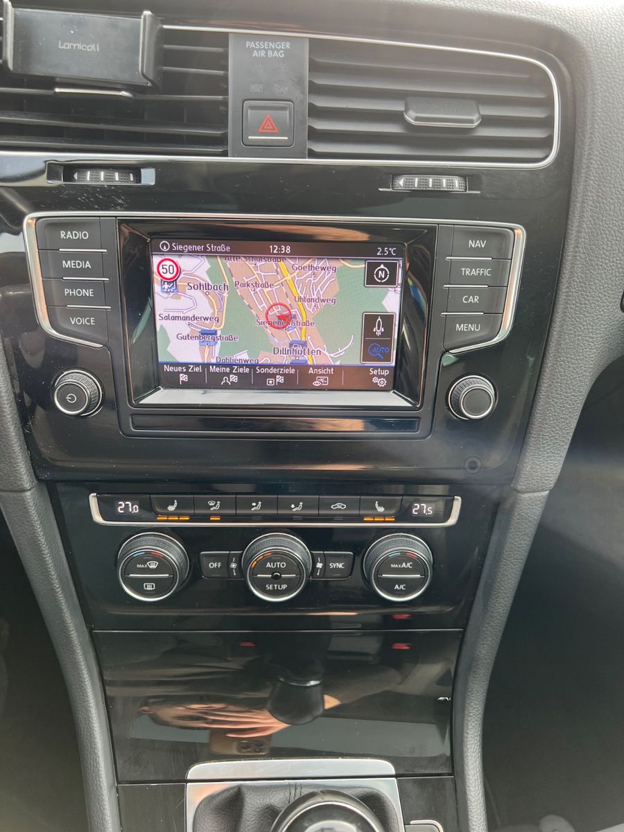 Fahrzeugabbildung Volkswagen Golf VII Lim. 2.0 TDI Highline PANORAMADACH*1.HD