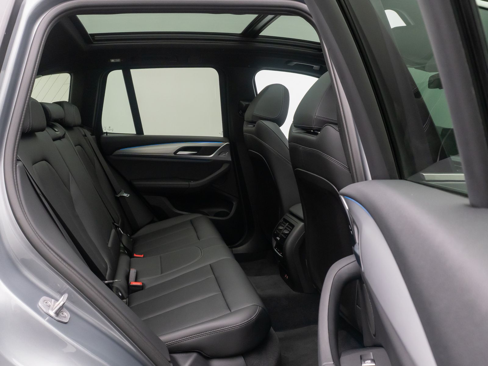 Fahrzeugabbildung BMW X3 xD30e Alarm DAB HiFi Kamera Sportsitz Panoram