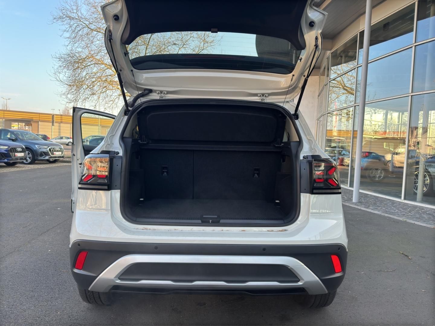Fahrzeugabbildung Volkswagen T-Cross Style 1.5 l TSI,DSG,IQ-Light,SH,Navi,Cli