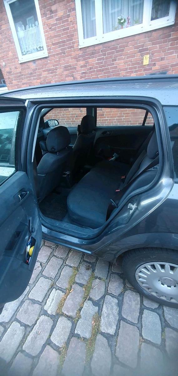 Opel Astra 2009 — photo 11