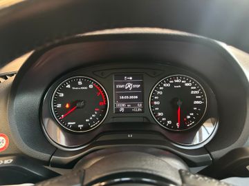 Audi Q2 30 TFSI sport *NAVI*TEMPOMAT*PDC*LED*SZHZ*