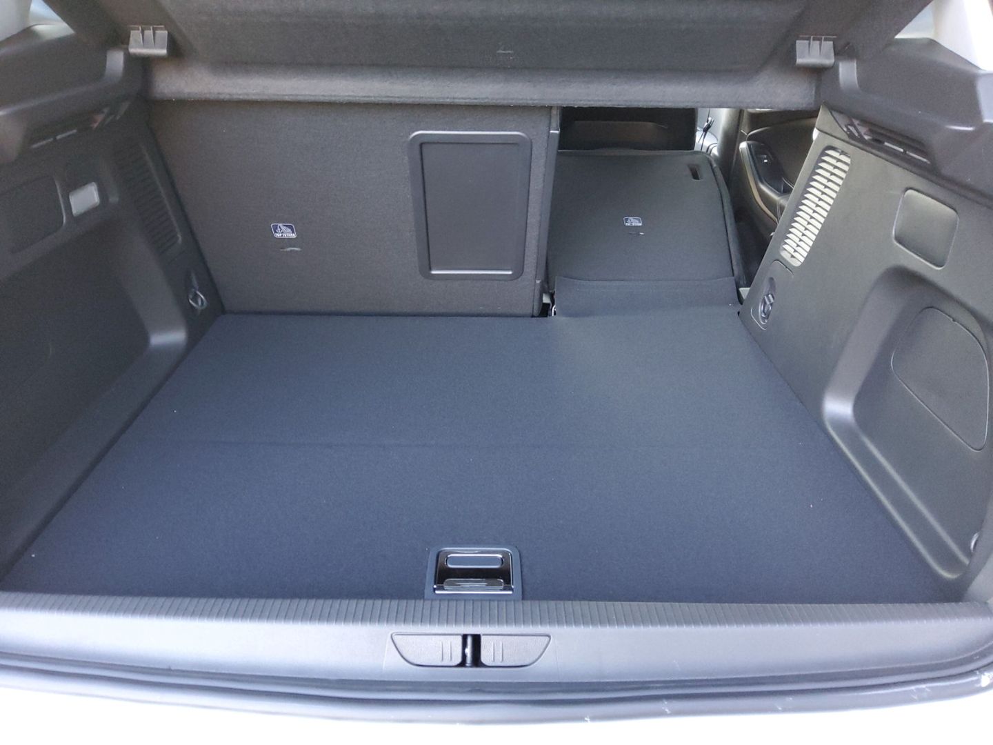 Fahrzeugabbildung Opel Grandland GSe Plug-in Hybrid Allrad AD Navi digi