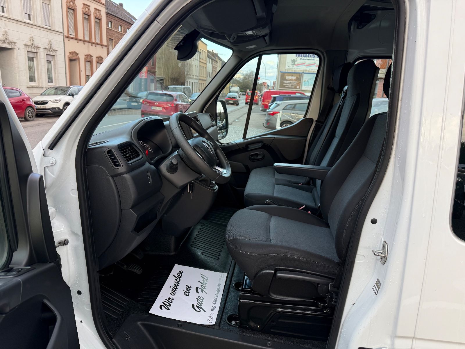 Fahrzeugabbildung Renault Master III Kasten L3H2 NAVI KAMERA 7-SITZER