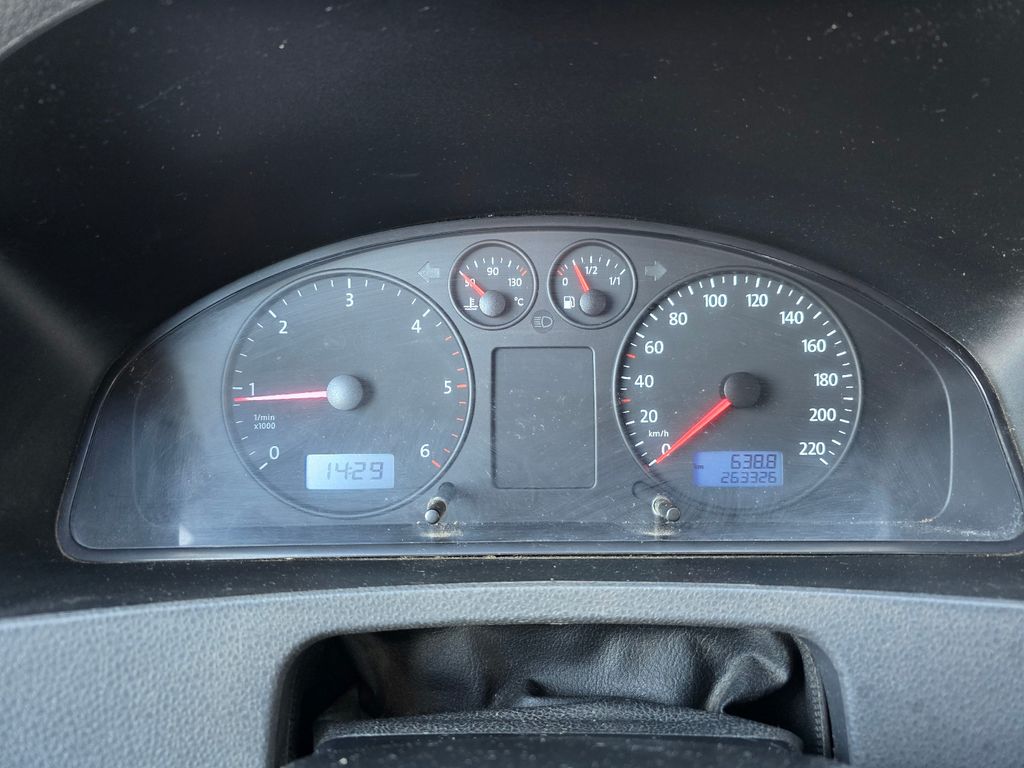 VW T5 Caravelle 9 Sitzer 1.9TDI 105PS AHK HU NEU!! VW T5 Caravelle 9 Sitzer 1.9TDI 105PS AHK HU NEU!!