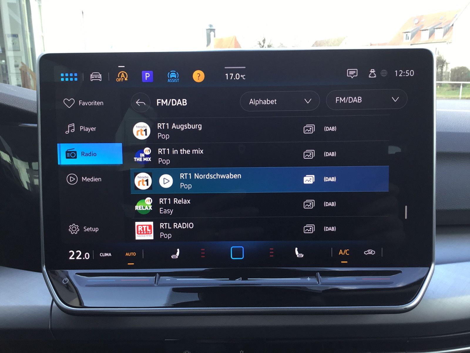 Fahrzeugabbildung Volkswagen Golf 1.5 eTSI DSG Life+AHK+LED+Kamera+Navi