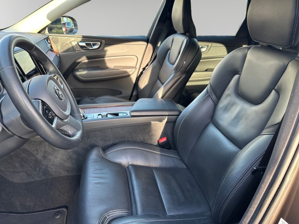 VOLVO XC60 B4 D Plus Bright,Fahreras.,Nappa,AHK,STHZ. VOLVO XC60 B4 D Plus Bright,Fahreras.,Nappa,AHK,STHZ.