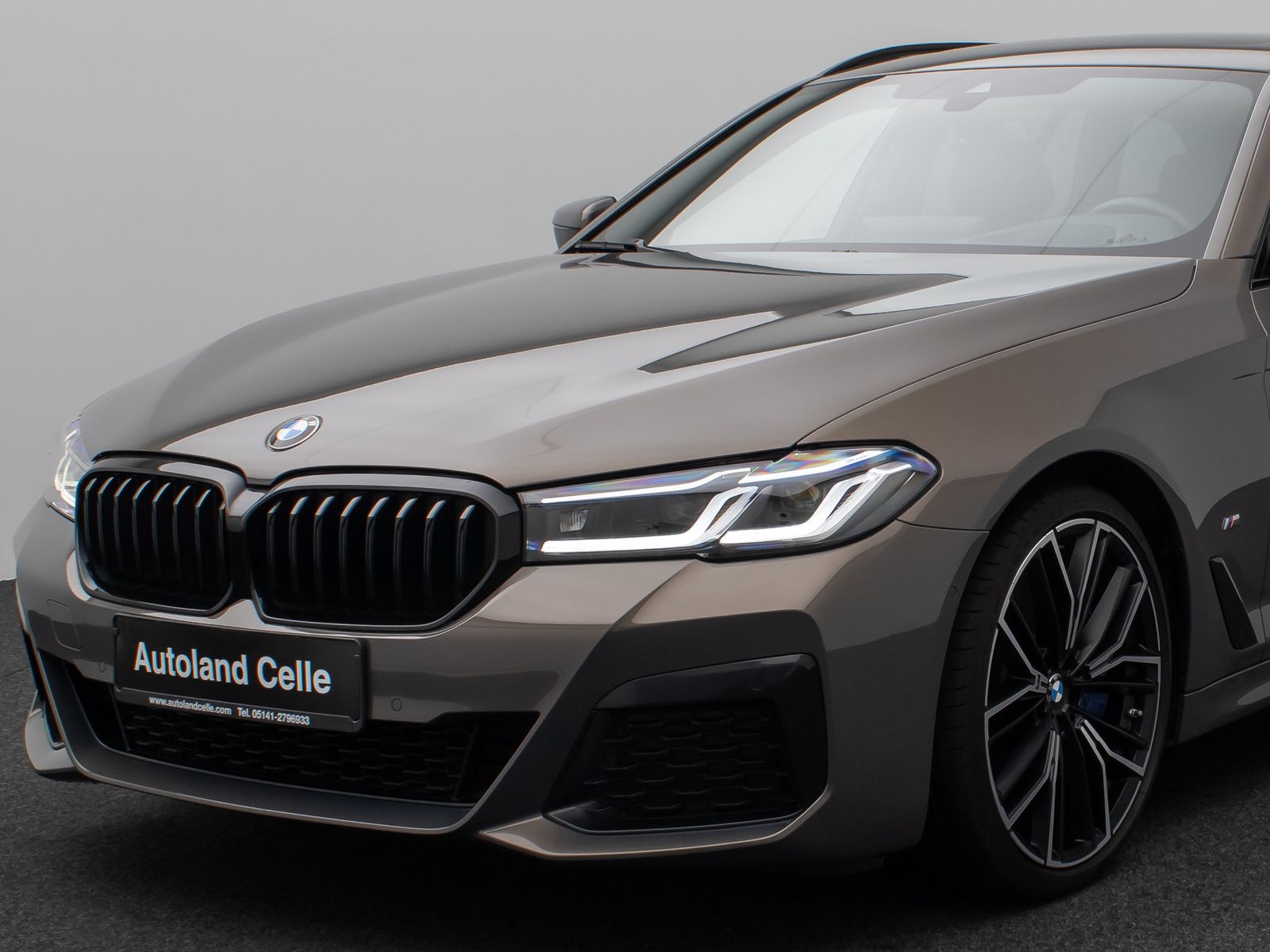 Fahrzeugabbildung BMW 530d xD M Sport Individual Panorama HUD 20Zoll