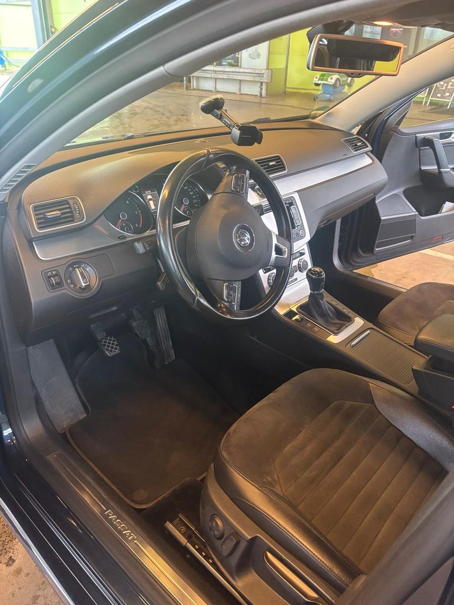 Volkswagen Passat 2012 — photo 14