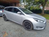 Ford Focus Turnier Titanium/Aut/Scheckheft/1.Hand