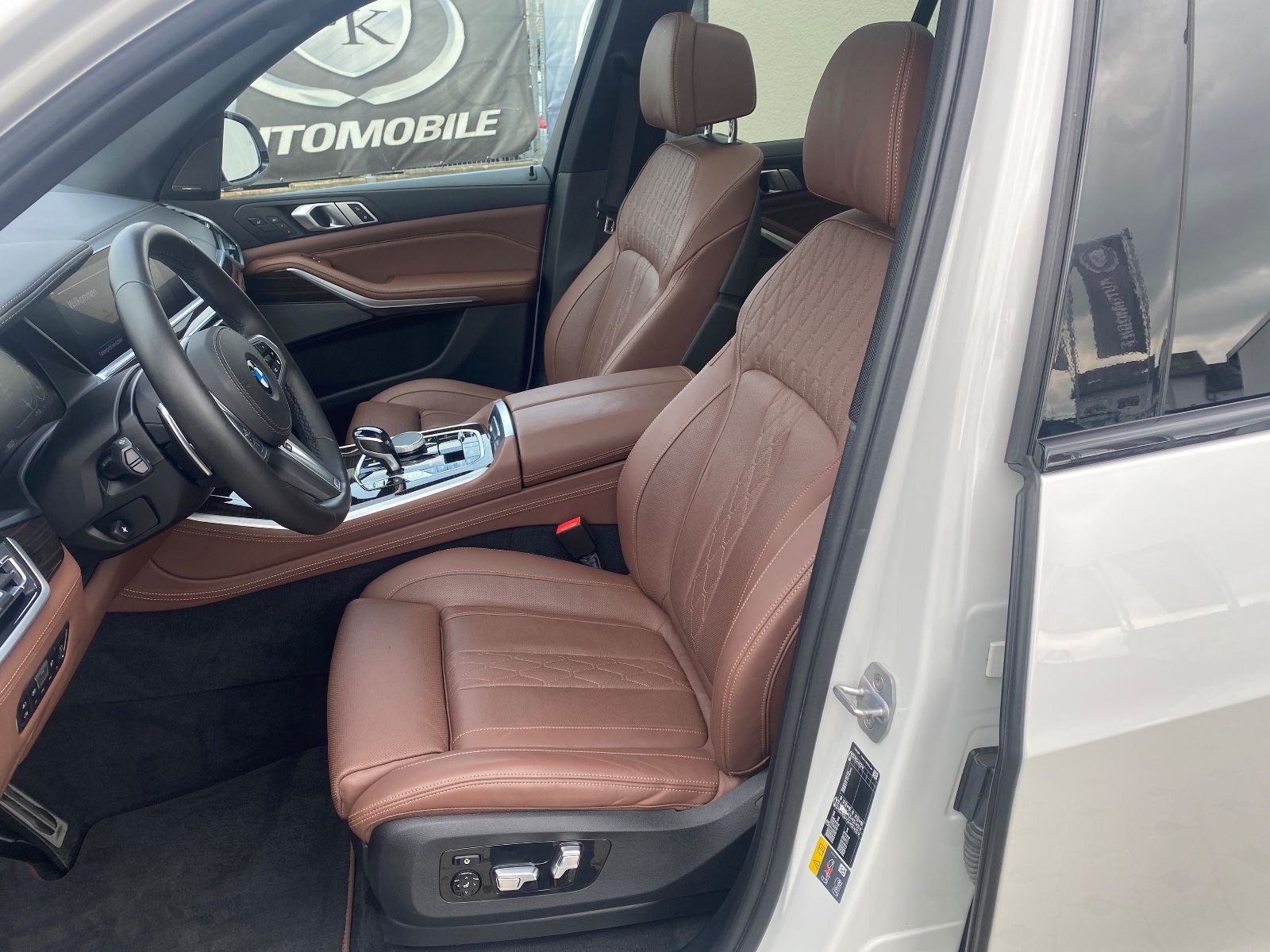 Fahrzeugabbildung BMW X5 xDrive 45 e M Sport/Laser/HeadUp/Pano/360°Kam