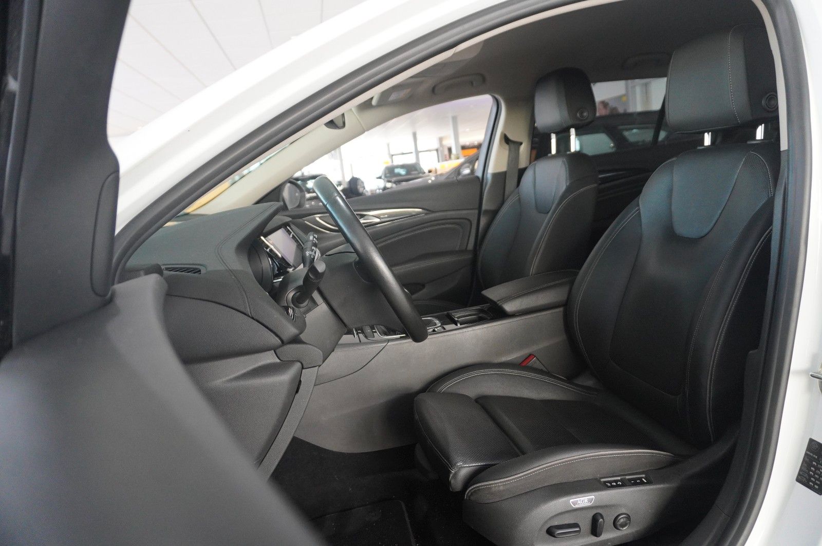 Fahrzeugabbildung Opel Insignia B ST 2.0D INNOV. 4X4 NAVI/LED/360°/HUD