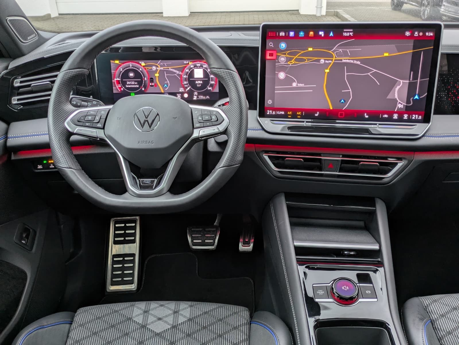 Fahrzeugabbildung Volkswagen Tiguan 2.0 TDI 4M R-Line PANO*H&K*AHK*MATRIX*20"