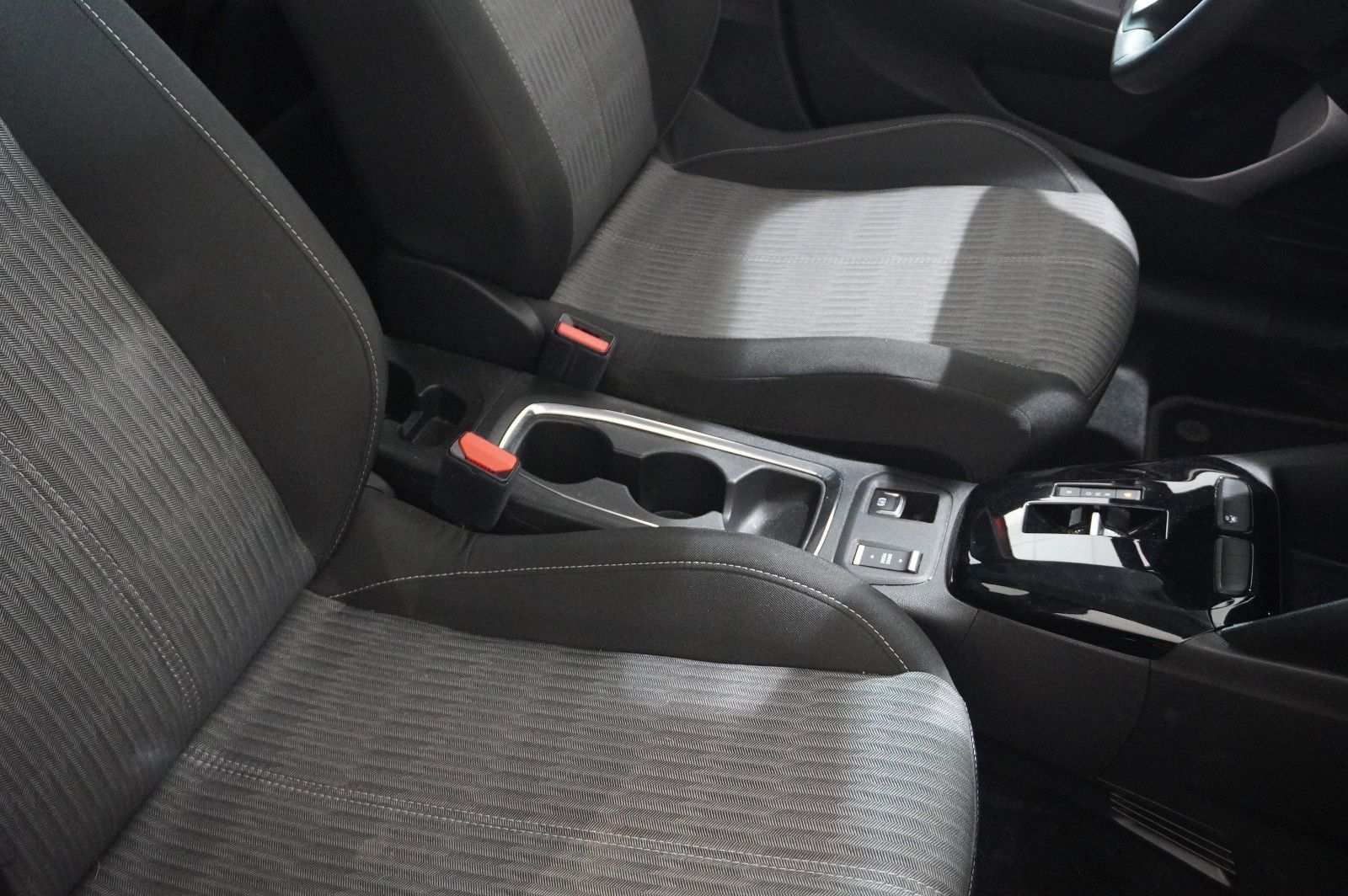 Fahrzeugabbildung Opel Corsa-e F EDITION 7KW NAVI/VIRT/TEMP/DAB/WÄRMEP.