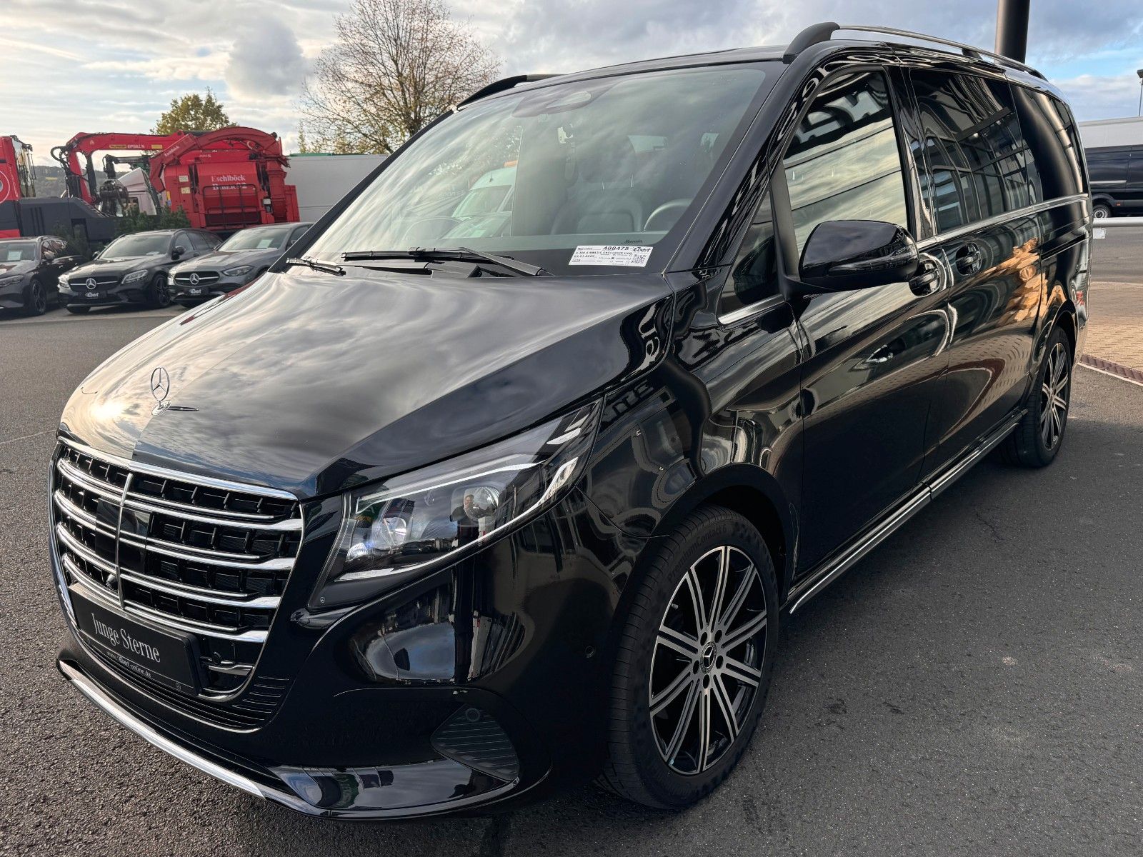 Fahrzeugabbildung Mercedes-Benz V 300 d EXCLUSIVE AIRMATIC AHK2,5 Standheiz