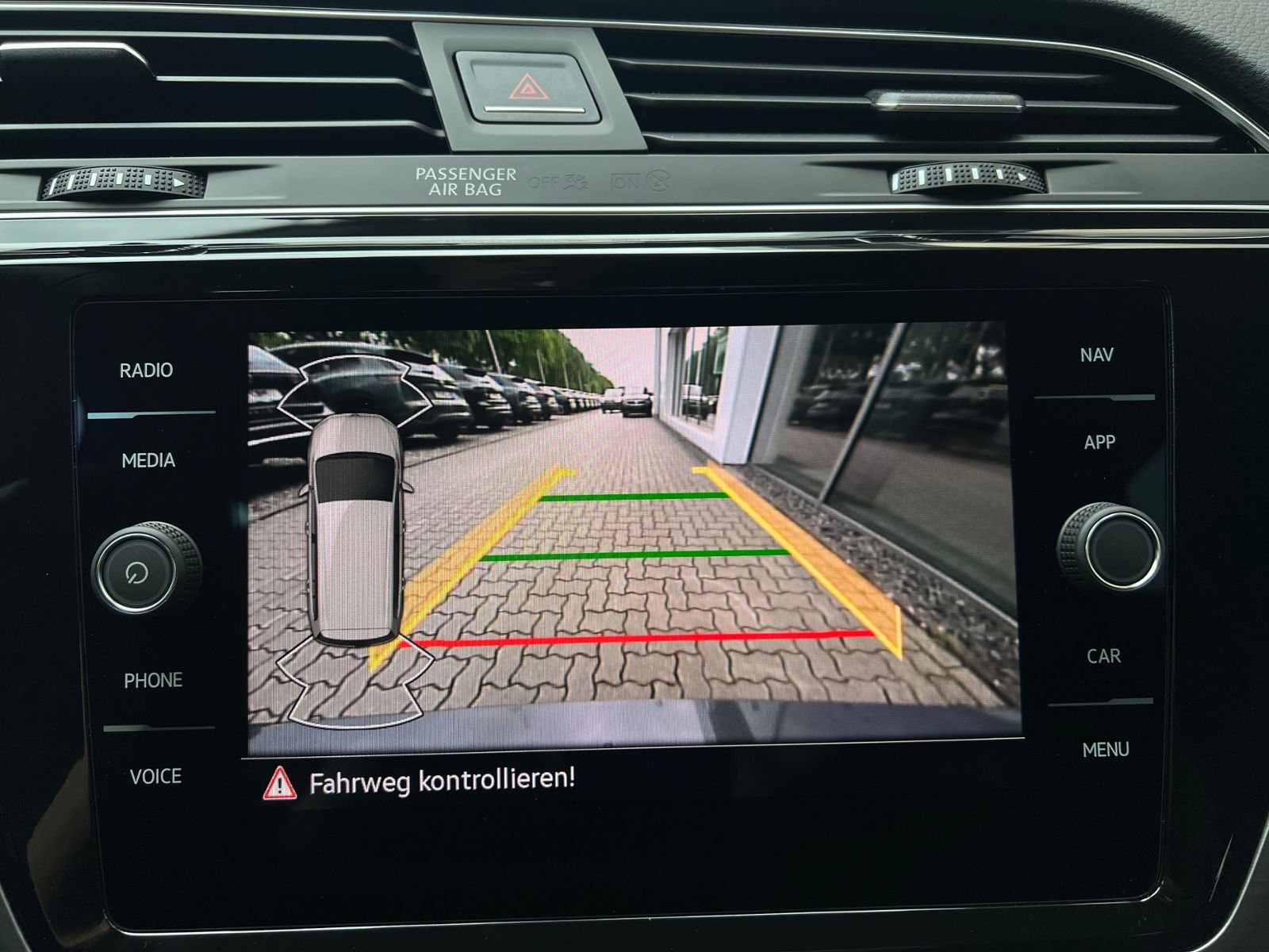 Fahrzeugabbildung Volkswagen Touran Comfortline 1.5 TSI DSG *LED, AHK, 7-Sitz