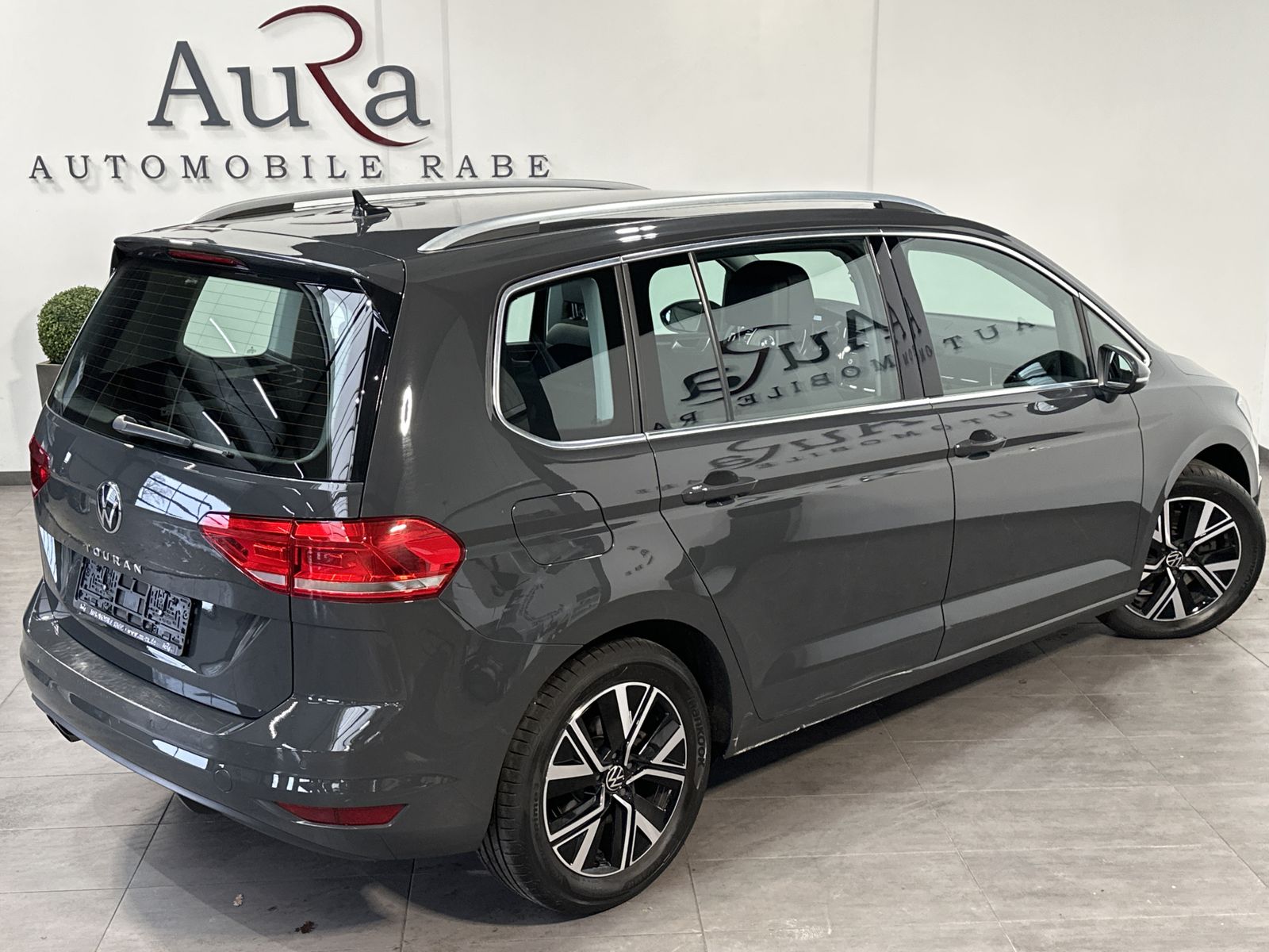 Fahrzeugabbildung Volkswagen Touran  2.0 TDI DSG Highline NAV+LED+AHK+ACC+PP