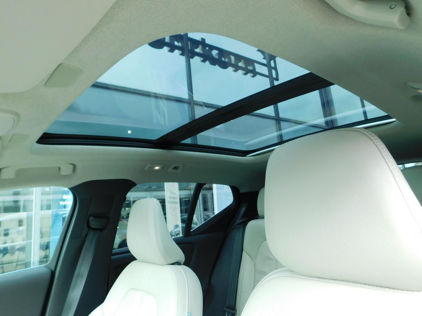 Fahrzeugabbildung Volvo XC40 B4 Ultimate Bright