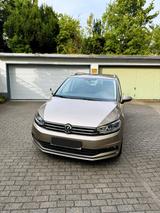 Volkswagen Touran Highline 1,4 l TSI 110 kW (150 PS) 7Sitze - : Beige, Dachreling