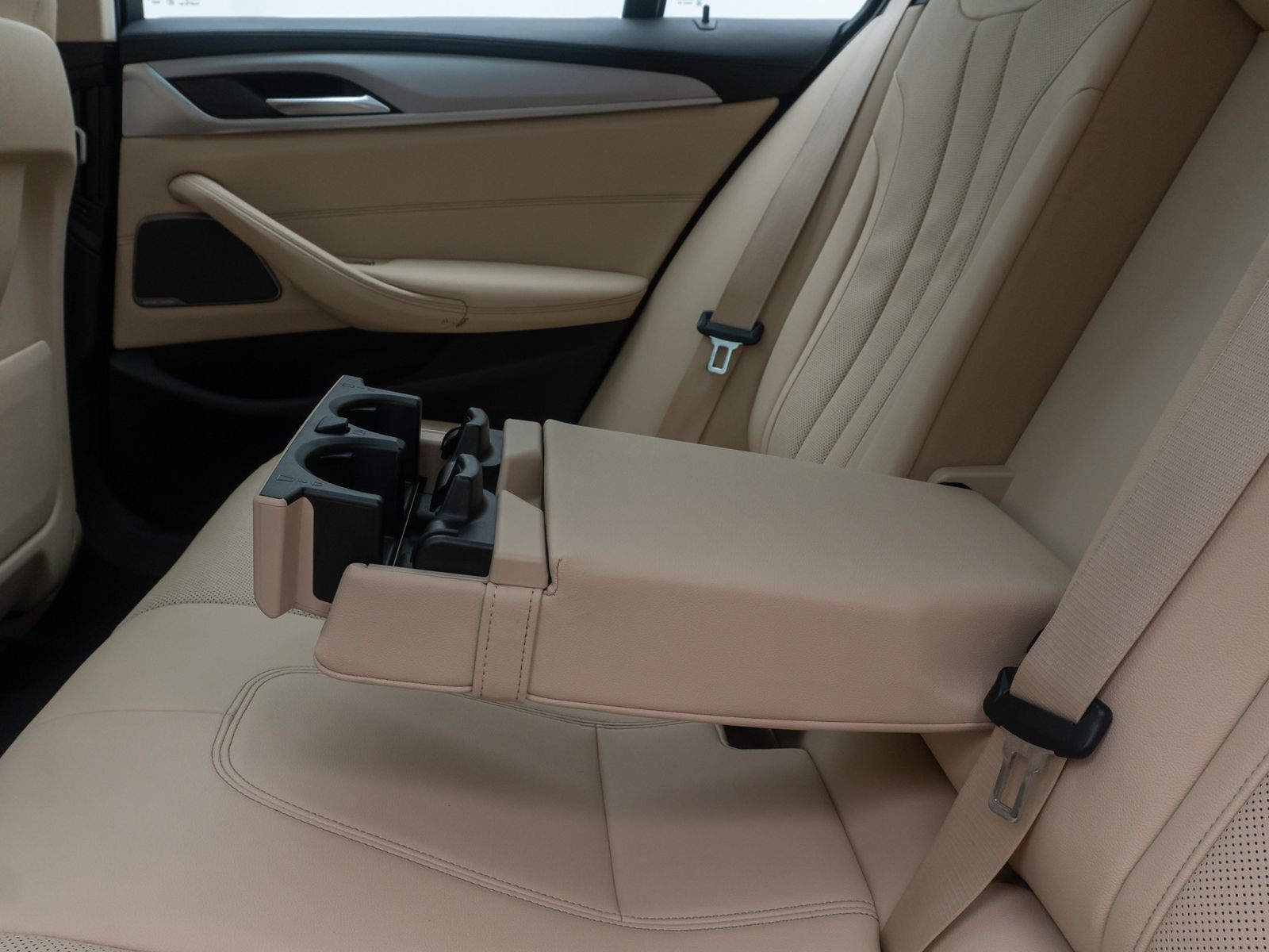 Fahrzeugabbildung BMW 520e Panorama 360°DAB H/K Leder AHK Sport 18Zoll