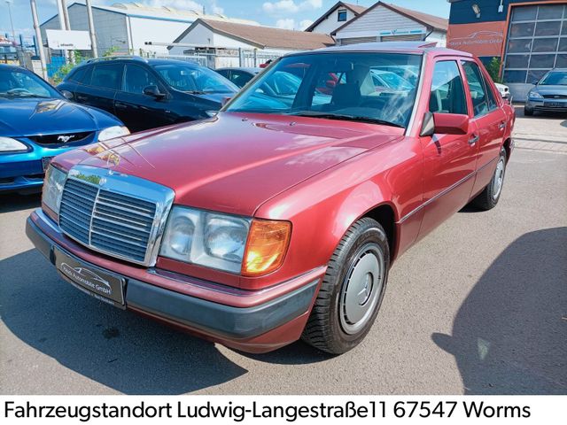 Mercedes-Benz E 230/Allwetterreifen/CD-Spieler/Schiebedach