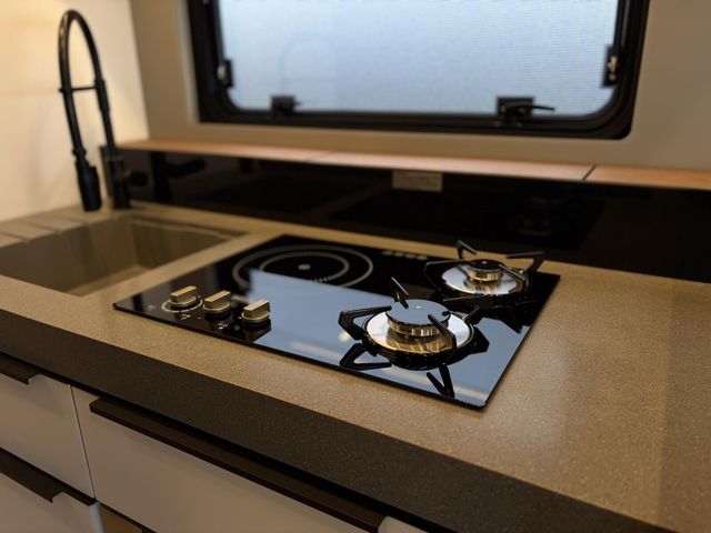 Niesmann + Bischoff Flair 880 VolluftfederungHubstützenActive Air 