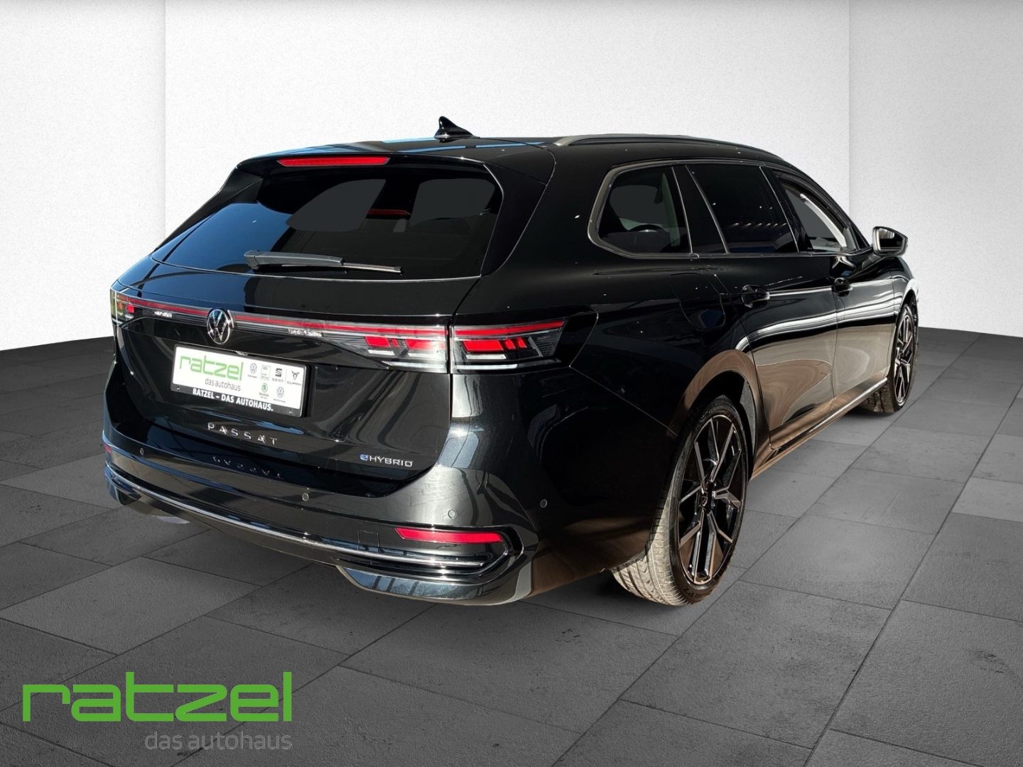 Fahrzeugabbildung Volkswagen Passat ELEGANCE eHybrid PANO+NAVI+LED+8-fach