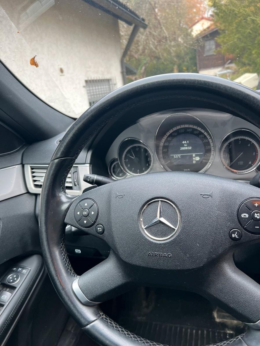 Mercedes-Benz E350 2011 — photo 7