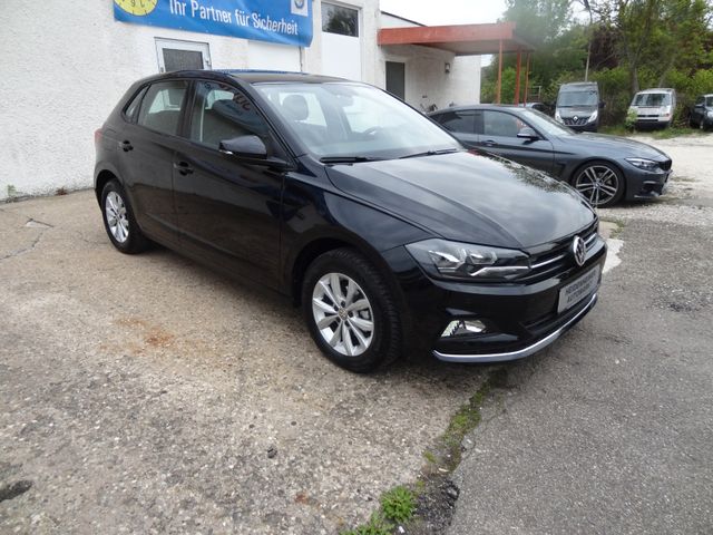 Fahrzeugabbildung Volkswagen Polo VI Highline/DSG//4.400km/1.Hd/PDC/Navi/Sitz