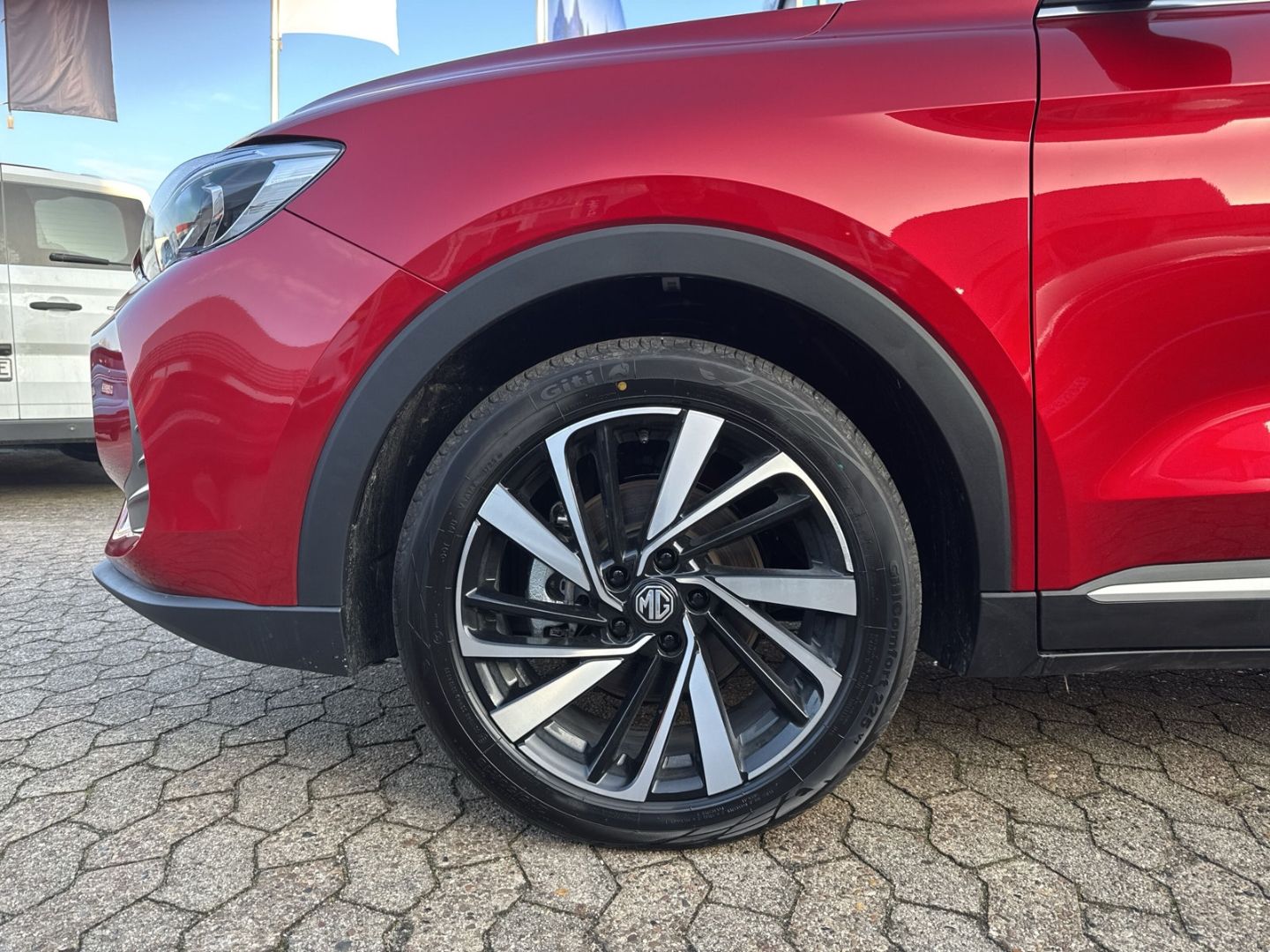 Fahrzeugabbildung MG ZS Hybrid+LUX AT MY25 TOP FINANZ*