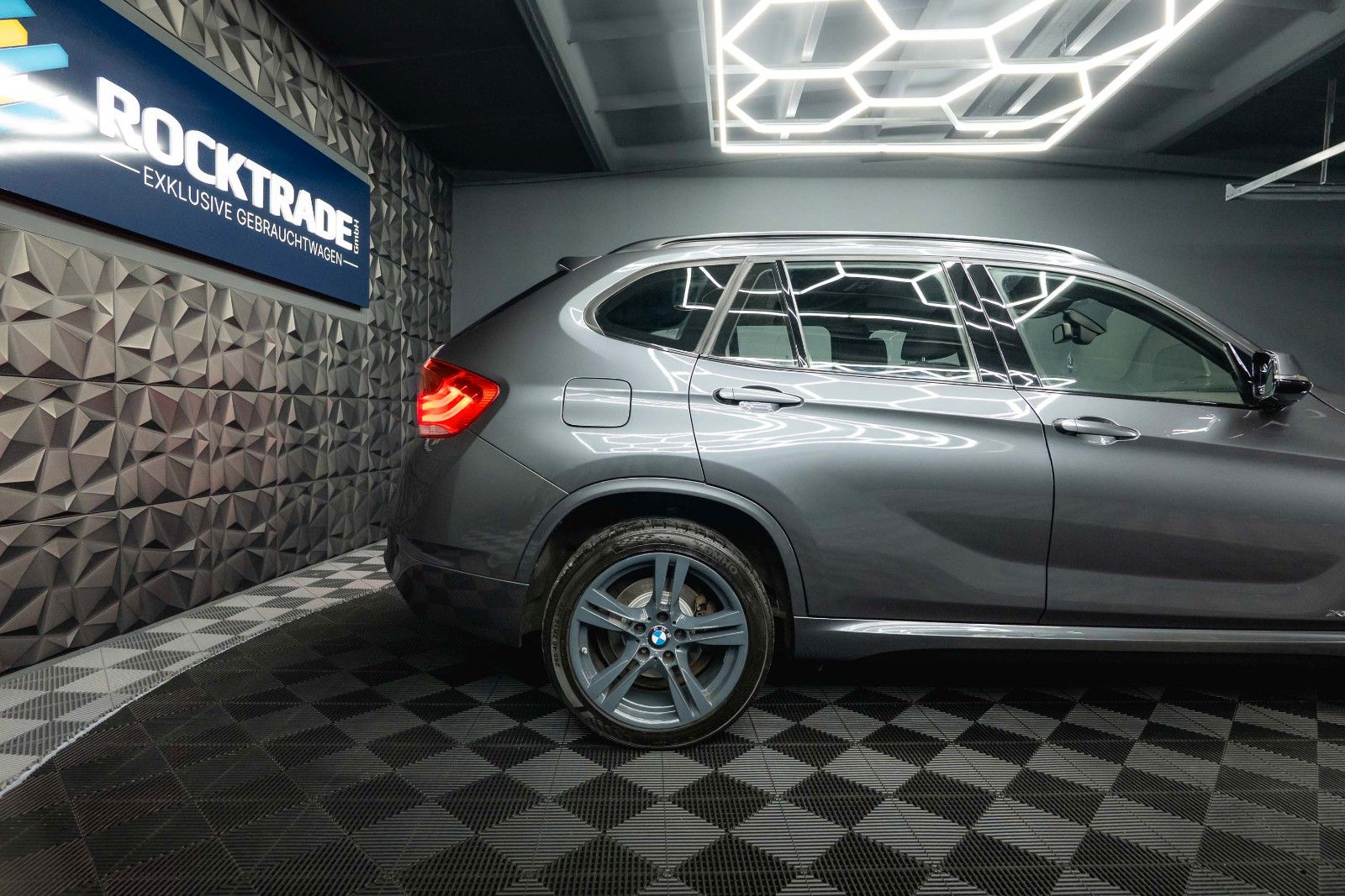 Fahrzeugabbildung BMW X1 xDrive 18d M-Sport Shadow Line *Bi-Xenon*DAB*