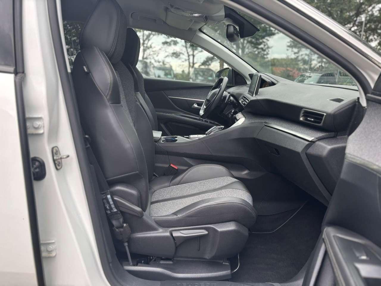 Peugeot 3008 1,2 / e-THP / PureTech / Automatik /  Allur