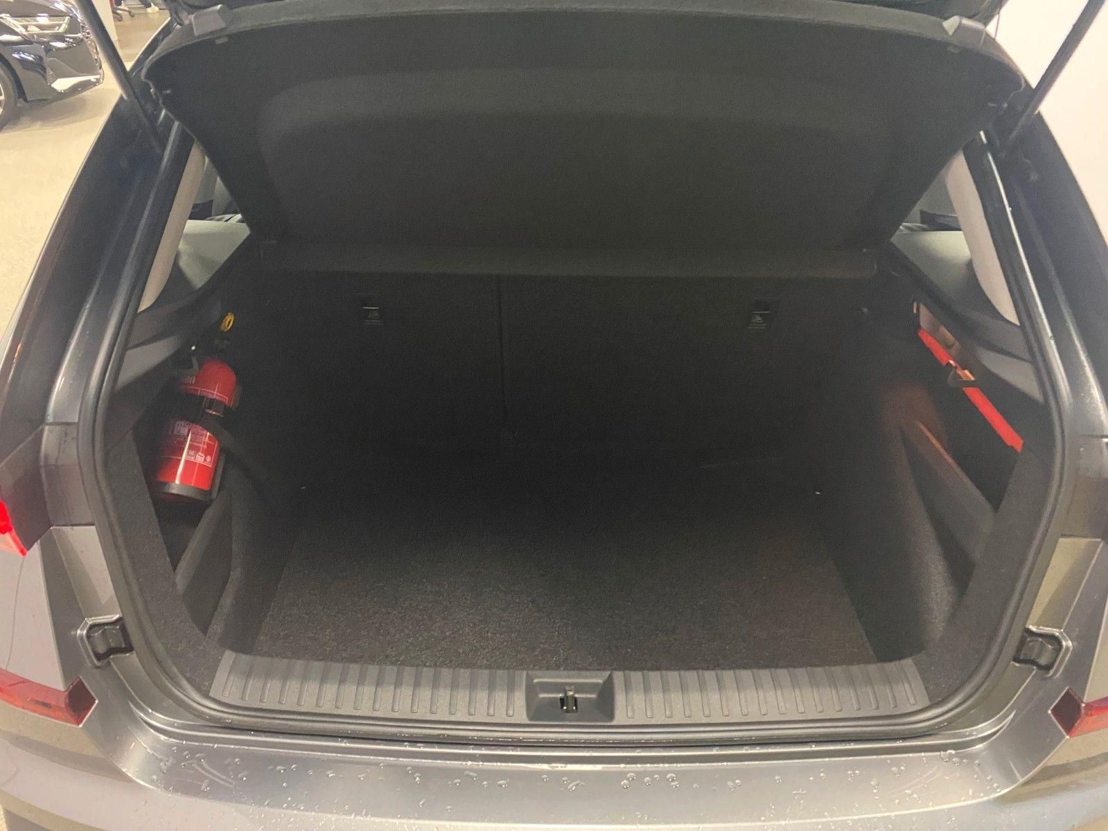 Fahrzeugabbildung SKODA Kamiq 1.5 TSI DSG Selection+SITZHEIZUNG+KAMERA++